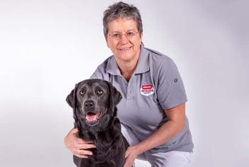 tieraerztin-mit-hund-magazin-ausschlussdiaet-beim-hund-contentimage-560x375